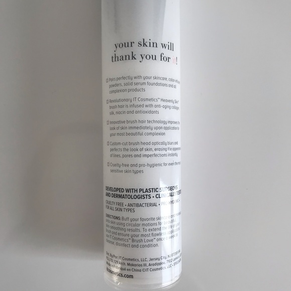 COPY - It Cosmetics Foundation Brush - Heavenly Skin Smoothing Complexion Brush… - Picture 7 of 9